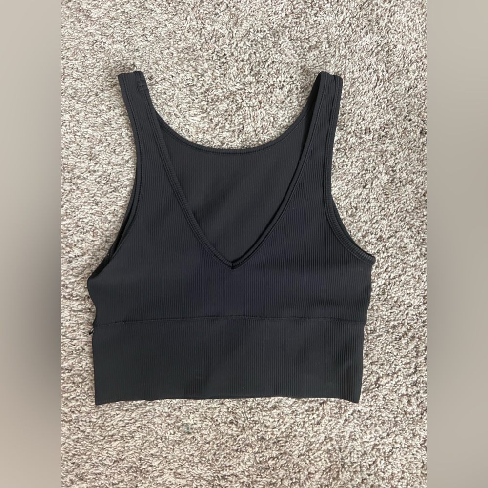 Black lululemon power pivot tank